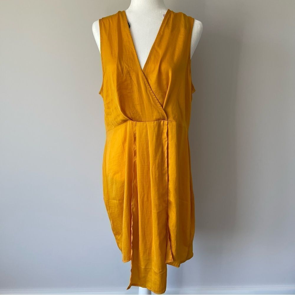 NWT Missguided Curve Low Cut Cross Over Mini Dress Yellow - Picture 2 of 4